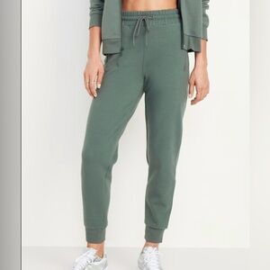 Old Navy Women’s High Waisted Dynamic Fleece Joggers- Ivy Green